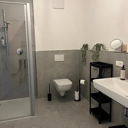 Design Am Rhein I Zentral I 2br I Aufzug I Dachterrasse I Parken I Helloyou X Bright بينجين ام راين